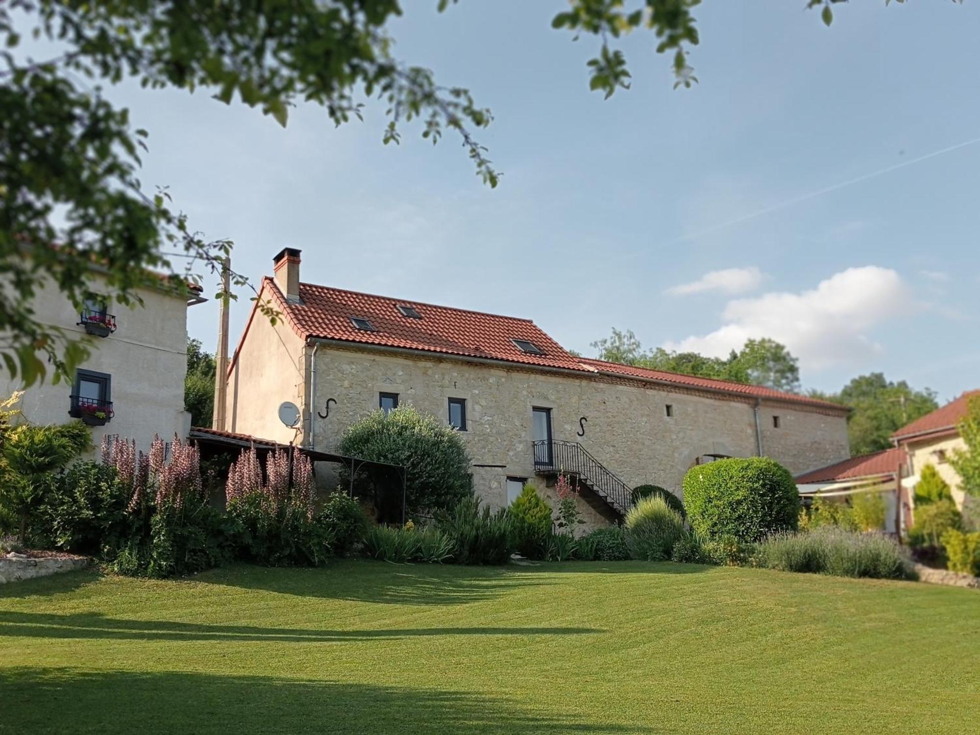 Auvergnat'Home Chaptuzat Buitenkant foto