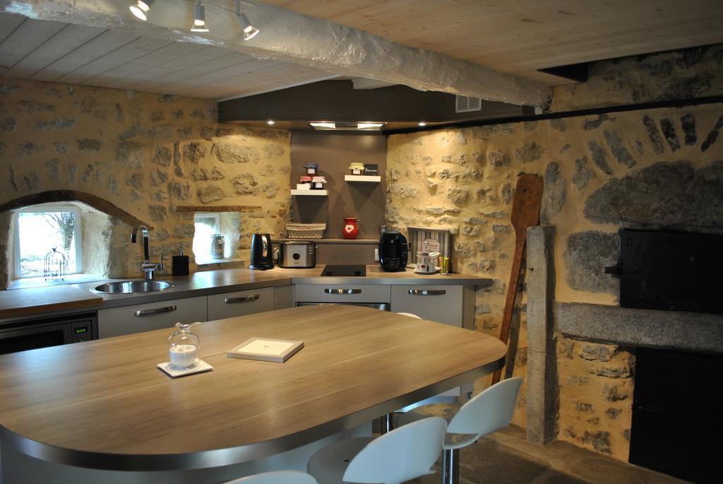 Auvergnat'Home Chaptuzat Buitenkant foto
